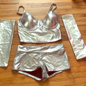 Metallic set